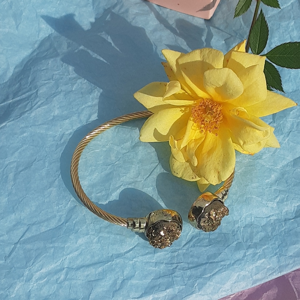 💖🌻Adjustable Metal Golden Druidsy Cuff 3/$30💖🌻 - Picture 3 of 6